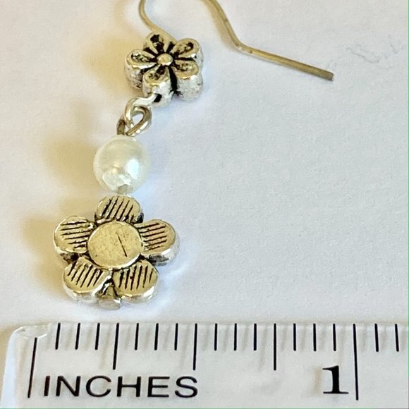 Daisy Flower Earrings Silver Plated Enamel White Glass Pearl Dangle Dainty - Picture 10 of 11